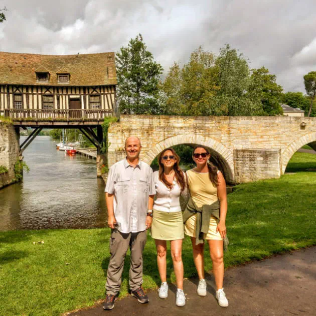 Happy people biking from Vernon to Giverny 4 Happy people biking from Vernon to Giverny 4