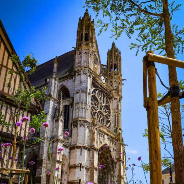 The church of Vernon The church of Vernon